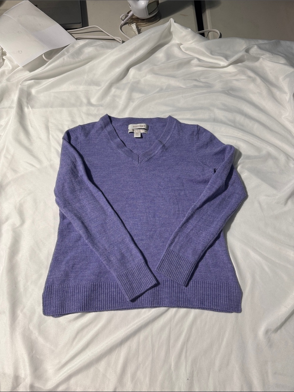 Ellen Tracy 100% Extra Fine Merino Wool Sweater Women’s M Purple V-Neck Knit